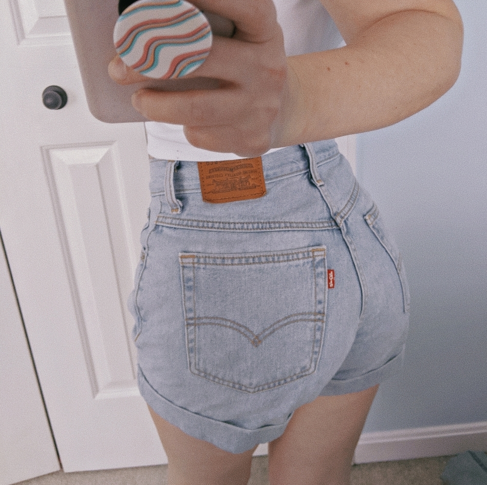 ✨levi's high waisted shorts